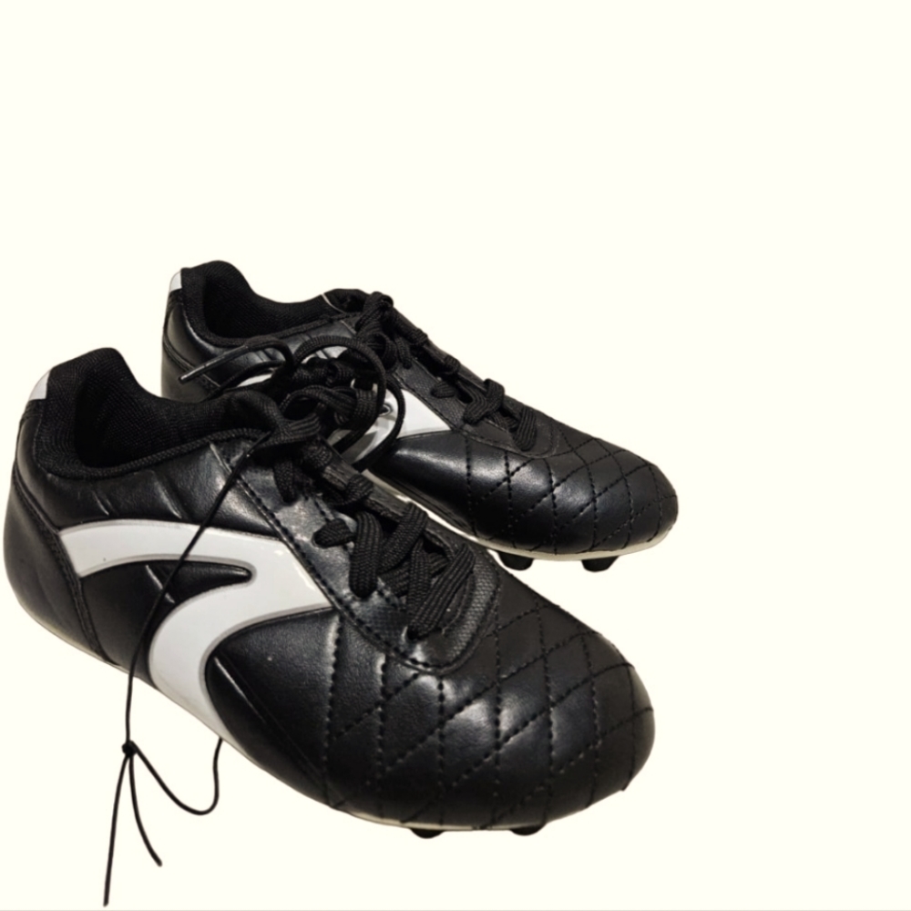 Athletic Works Boys Size 1 Soccer Cleats Black White